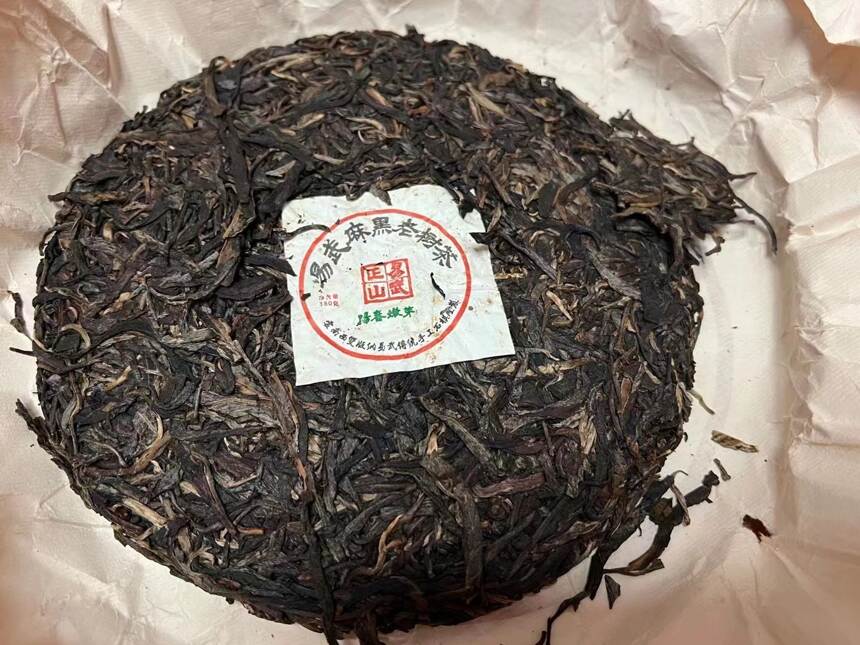 易武麻黑老树茶