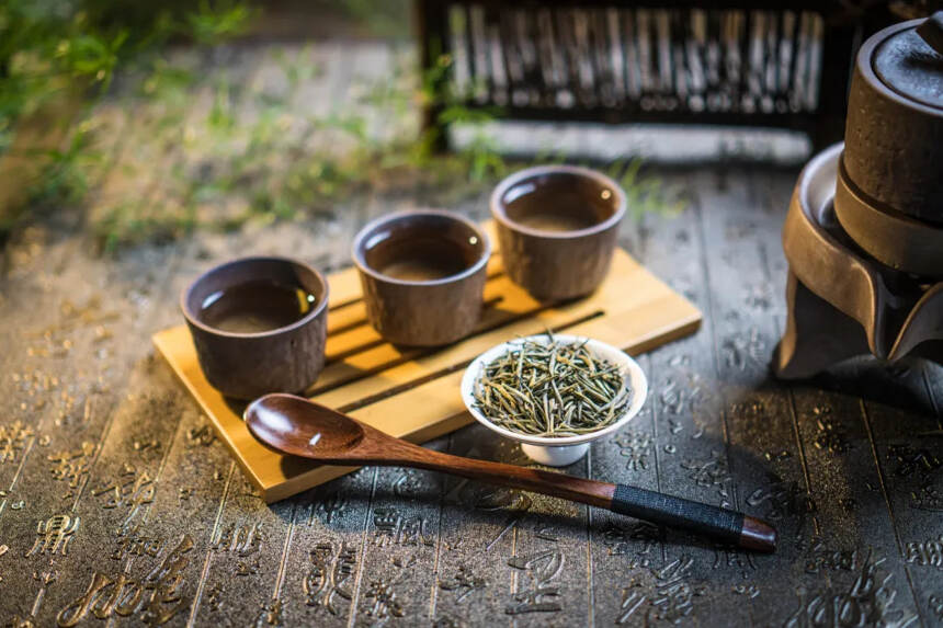 福鼎白茶究竟是散茶好，还是茶饼好？谁更有收藏价值？