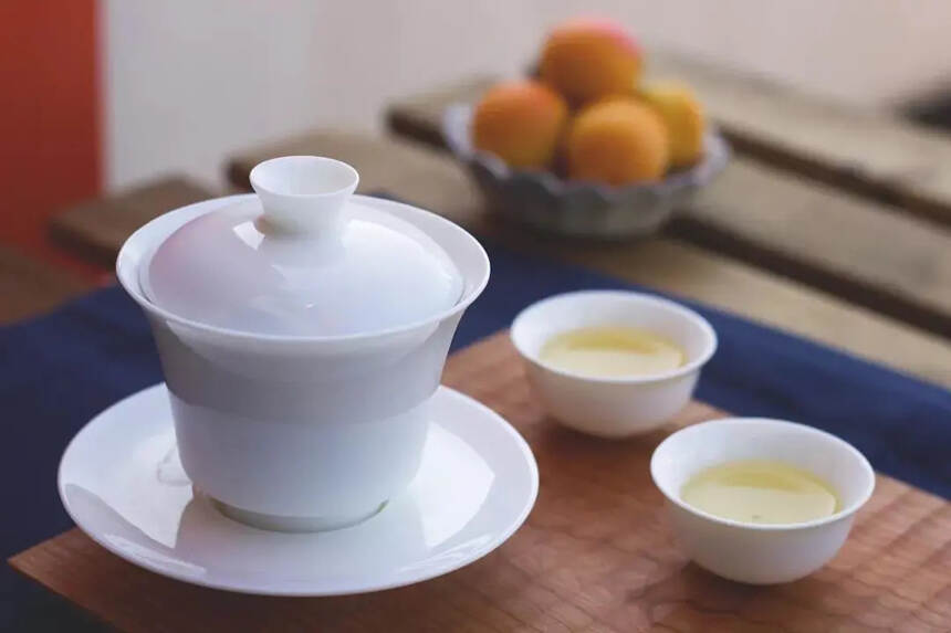春夏秋冬，四季流转，不同的季节，我们应该如何正确喝白茶？