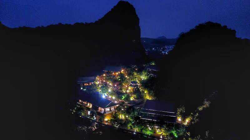 青砖古瓦，依山傍水山里人家