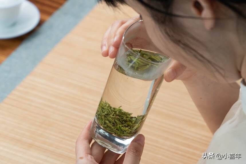 为什么绿茶喝起来比其它茶类更“鲜爽”？与这些因素有关