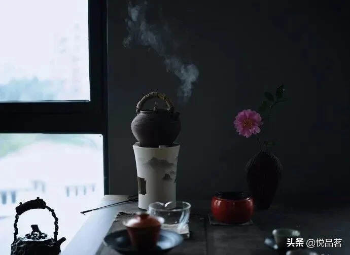 品一杯茶，静一静心，沉淀世间浮华