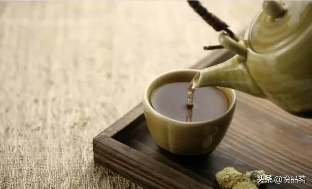 多茶友都有如此感受，一旦爱上茶，经常喝茶，就会感悟茶智慧