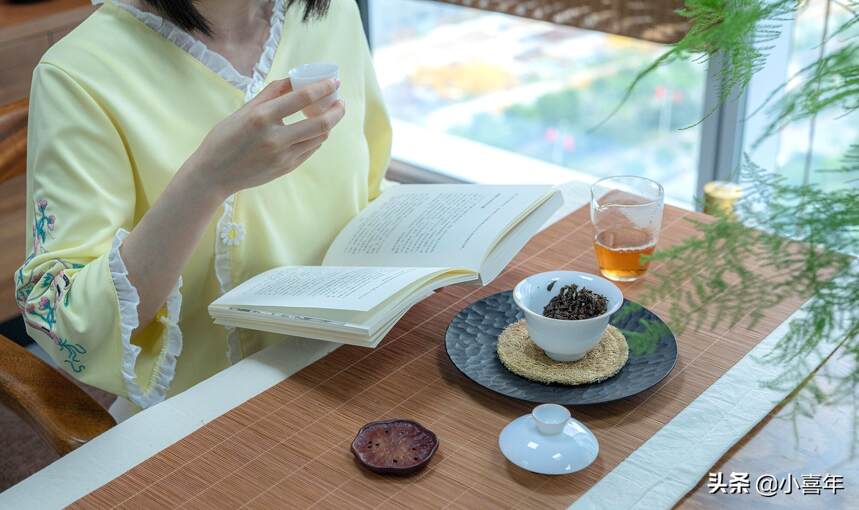 花间一壶茶，独饮清风里