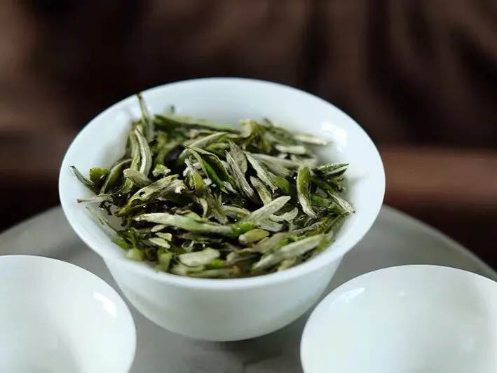 福鼎白茶究竟是散茶好，还是茶饼好？谁更有收藏价值？