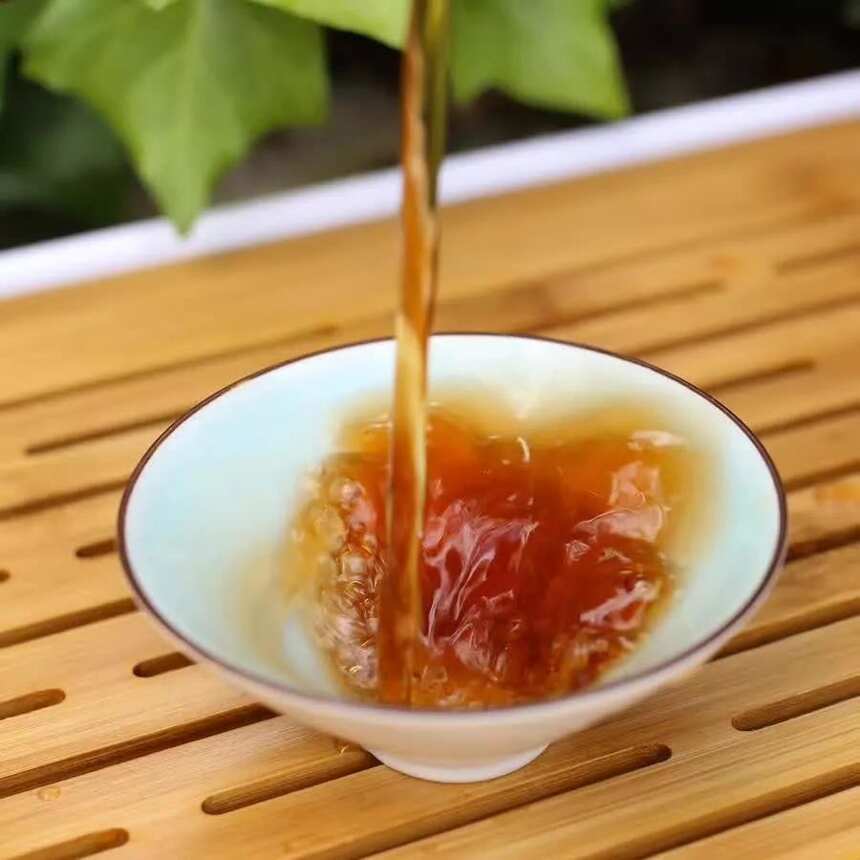 沸水泡红茶酸味重，改用80℃温水不行吗？别再为劣质茶找借口了