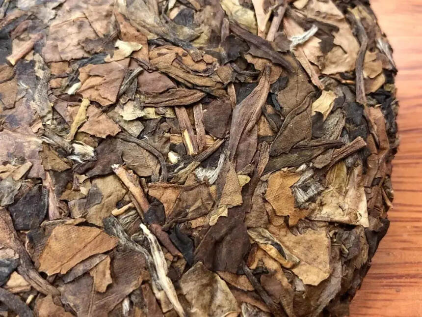 福鼎白茶｜饼茶、散茶？春茶、秋茶？白茶寿眉如何选？