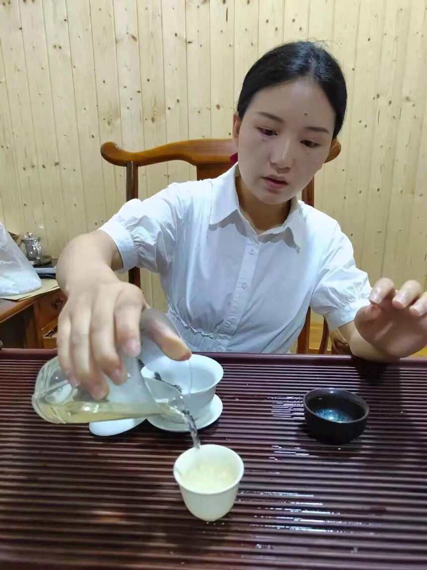 推荐一款中秋送礼茶，福鼎白茶