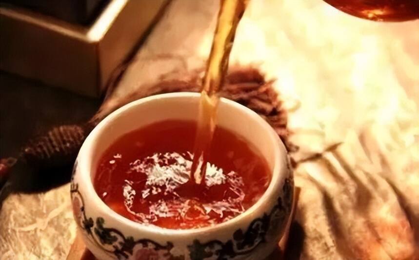 酒局喝大了，约个茶解酒？你这是腰子不要了