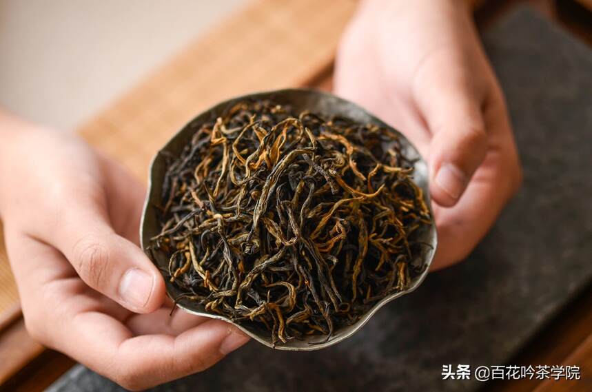 红茶茶汤发酸是什么原因？茶艺师教你正确的滇红茶冲泡方法