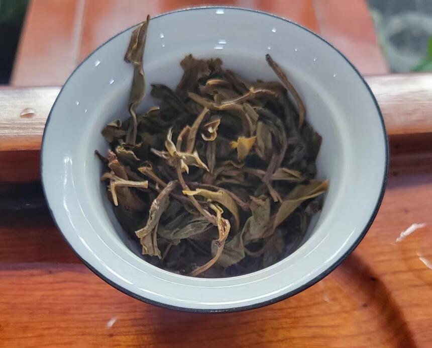 煮一壶普洱茶 静看花朵盛开丨2012年澜沧邦崴生普品见