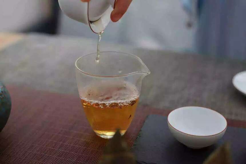 这5个泡茶小细节，就是你和茶艺师的差别