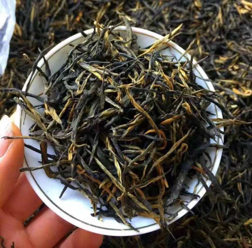 除了地理位置外，普洱茶还有5大类和15小类