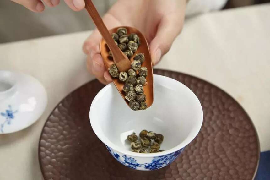 以润茶识 | 没有电子秤如何准确把握投茶量？“体积投茶法”学起来