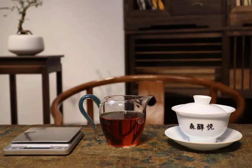 普洱茶试茶环节用175毫升的盖碗好还是150毫升好？