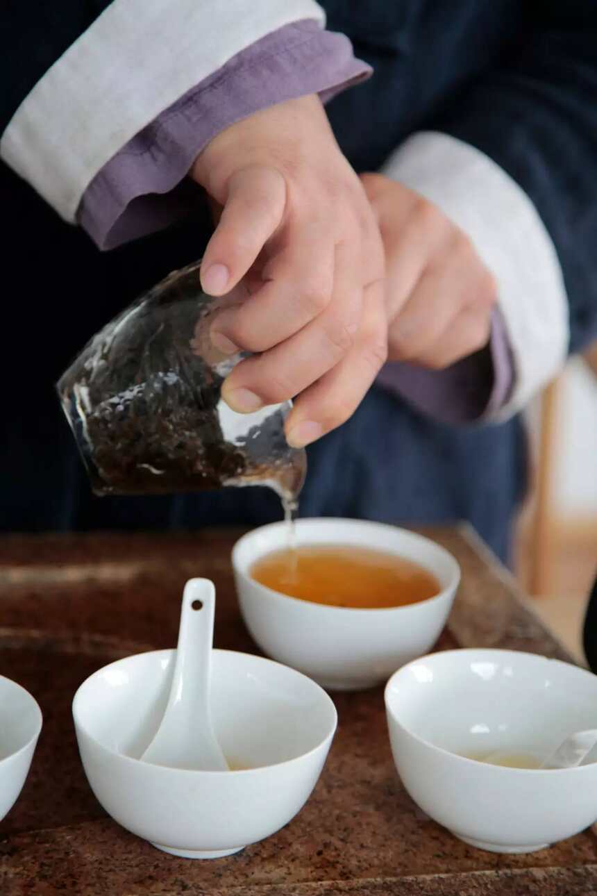 茶叶越来越好喝，但总是觉得那里不对，茶圈到底怎么了？