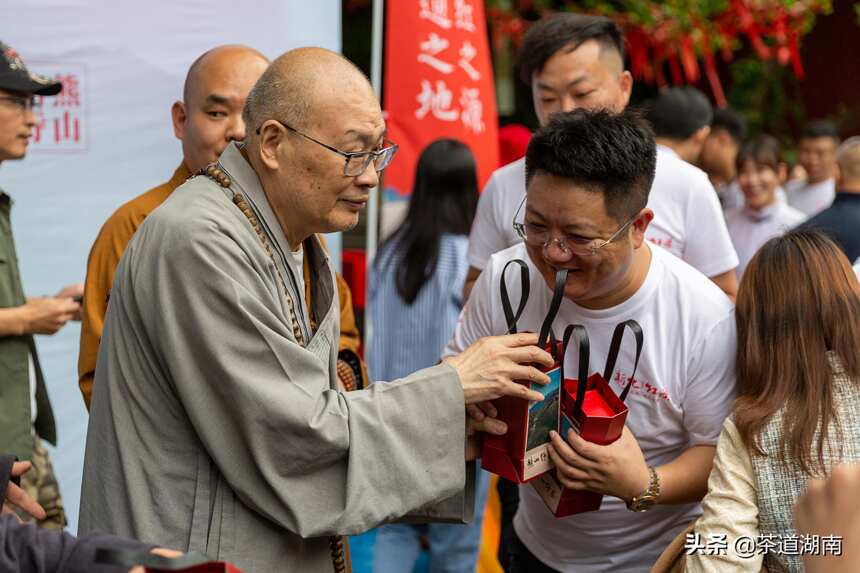 新闻图片：“探秘湖红源”团队走进新化世遗秘境渠江源头