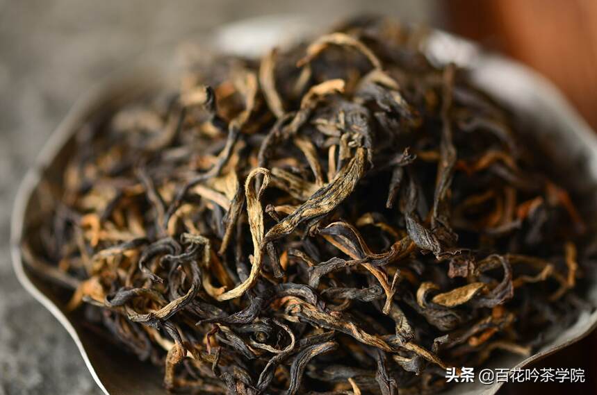 红茶茶汤发酸是什么原因？茶艺师教你正确的滇红茶冲泡方法