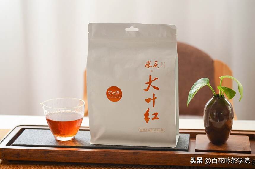 红茶茶汤发酸是什么原因？茶艺师教你正确的滇红茶冲泡方法