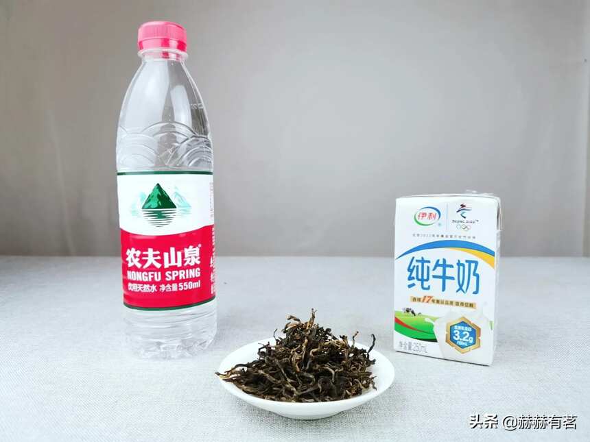 奶茶这么煮好喝几十倍！简单得很，周末为家人做一杯