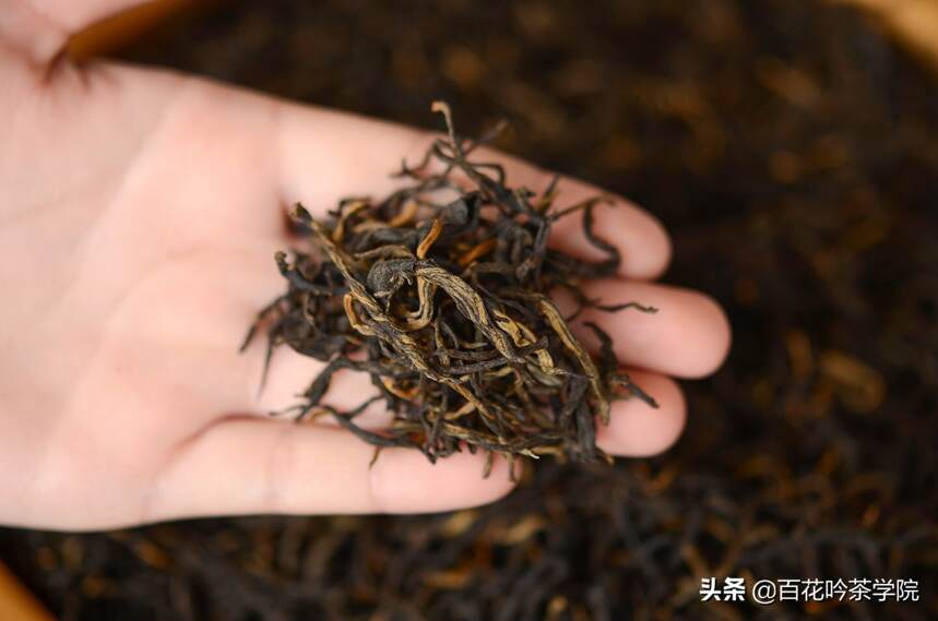 红茶茶汤发酸是什么原因？茶艺师教你正确的滇红茶冲泡方法