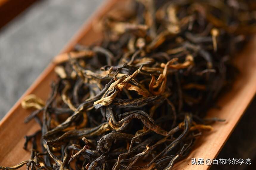 红茶茶汤发酸是什么原因？茶艺师教你正确的滇红茶冲泡方法