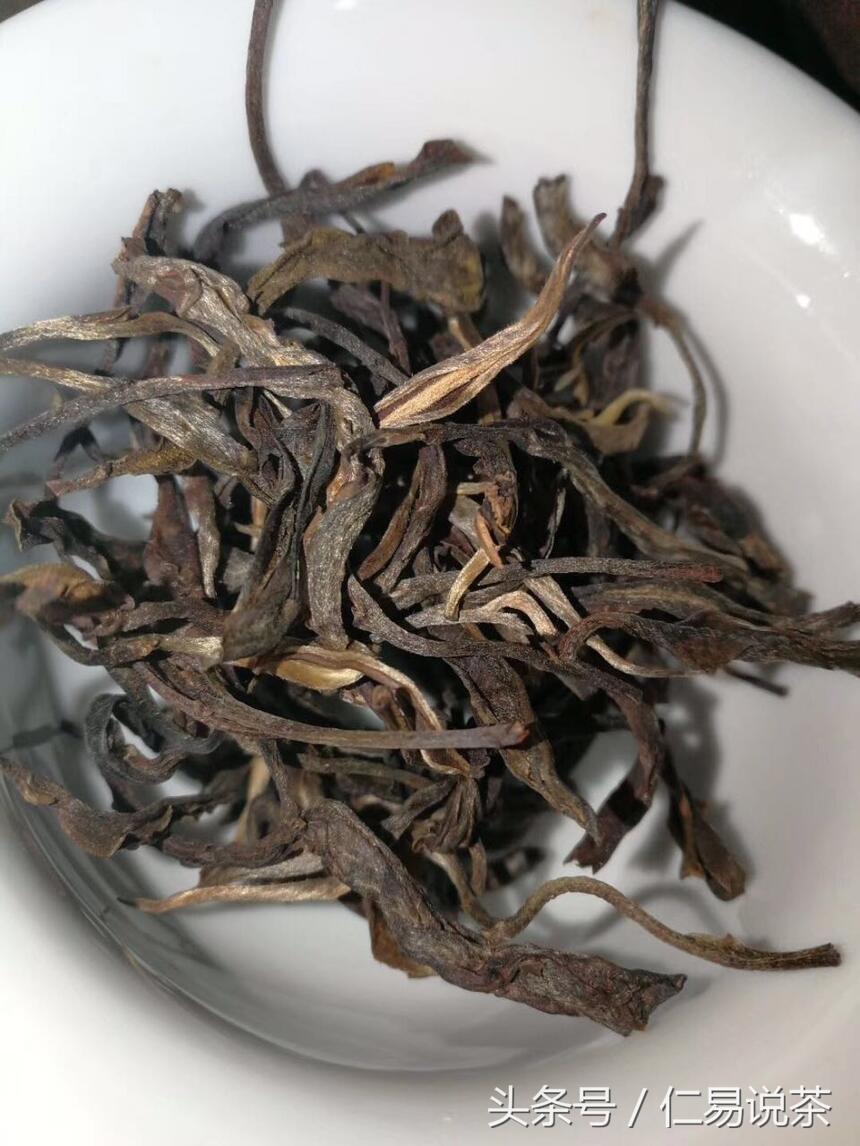 仁易说茶：普洱茶真的是越喝越饿？可能您喝到了问题普洱茶