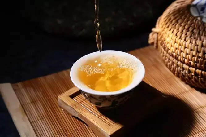 老茶一定比新茶“贵”吗？