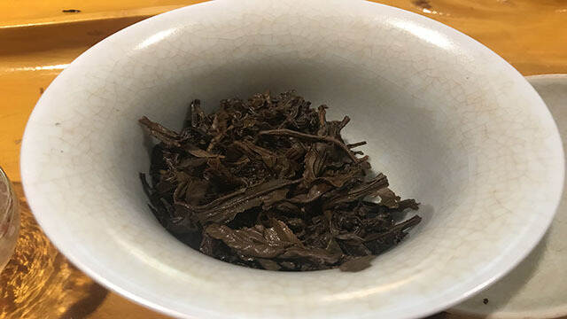 老徐鉴茶第56期：近30年中茶铁饼老茶，品鉴结果让佛山茶友伤透心