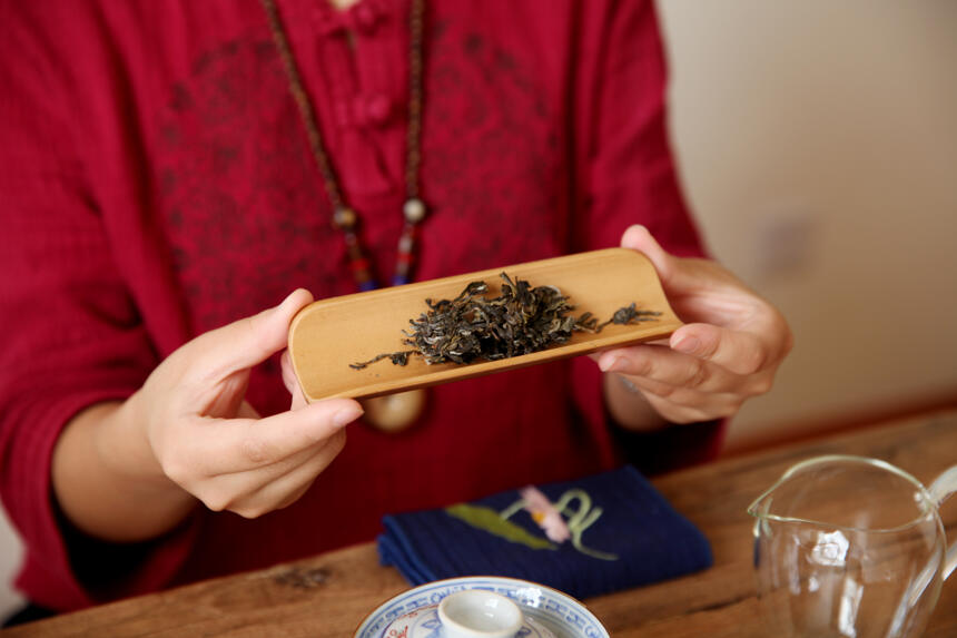 撬茶总被茶针扎到手？跟着我的步骤来，饼茶、砖茶、沱茶轻松搞定