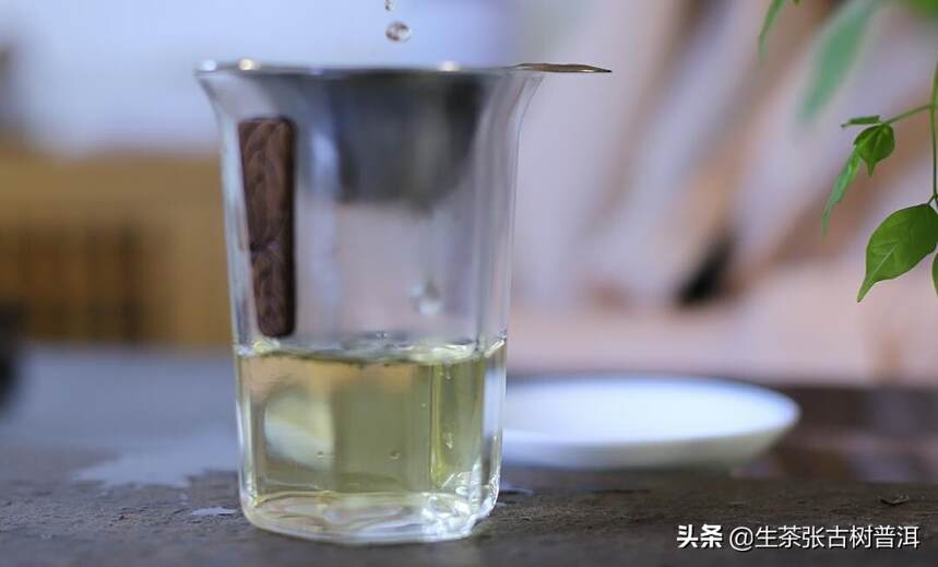 普洱茶的味道有不同，那好的普洱茶汤色是怎么样的呢？