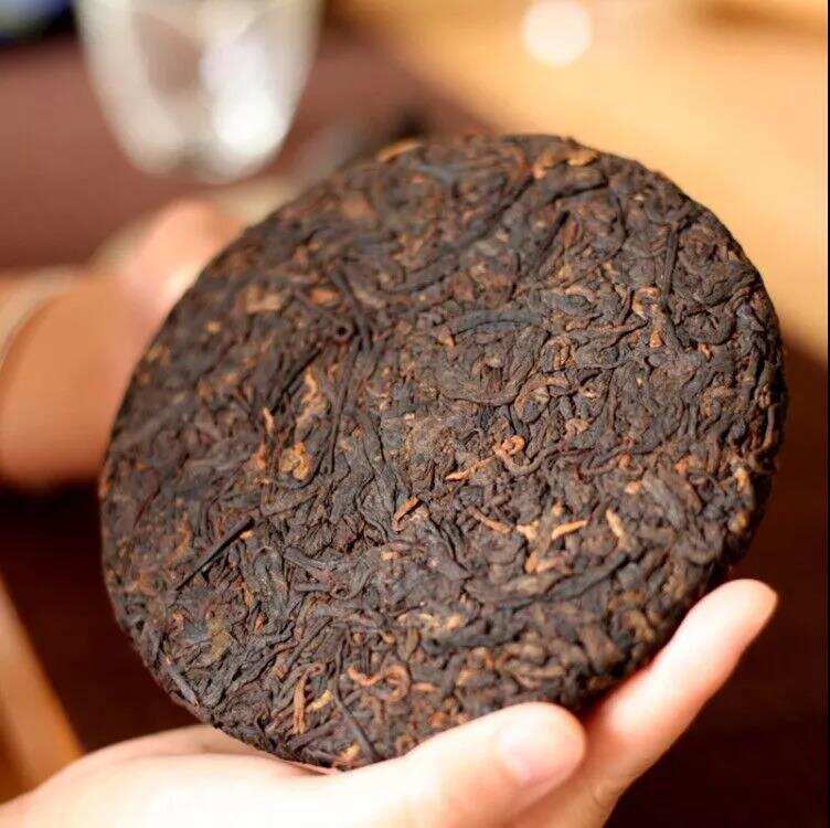 禅茶一味：在一味生熟里，读懂一杯普洱茶的茶味哲学