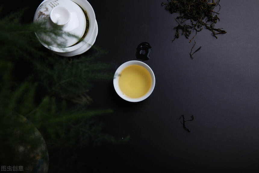 江西庐山云雾茶与浙江龙井茶对冲评测，谁更适口？