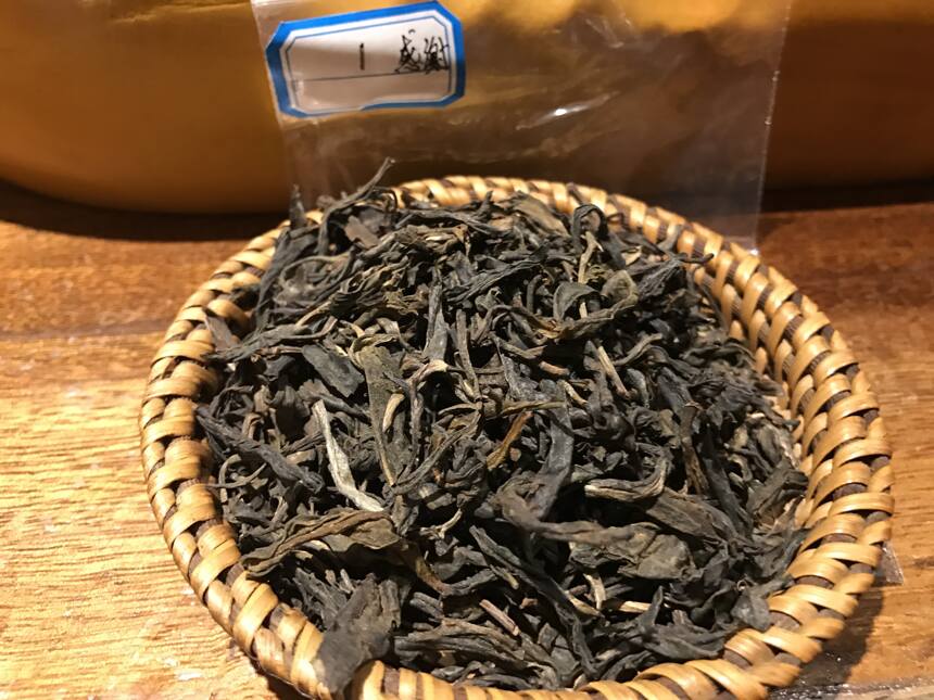 老徐鉴茶242：未标注任何信息的普洱生茶品鉴报告（广西茶友寄）