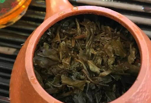 老茶档案：勐海茶厂 2004年班章精品青饼（大白菜系列）