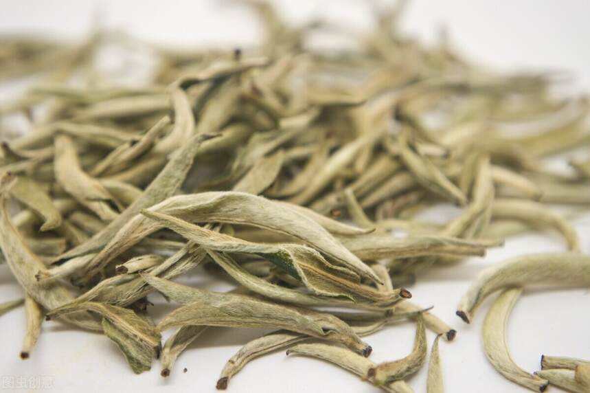 这两年白茶被炒作得这么严重，因为普洱茶炒不动了吗？
