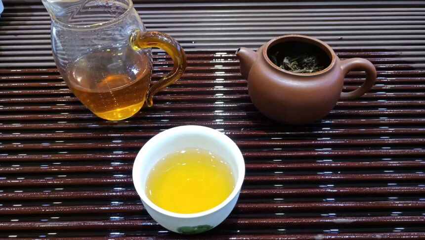 班章王：中期茶极品2006年兴海野生班章王！