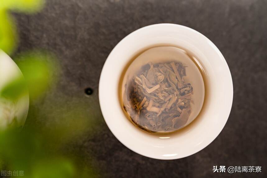 业界定义不清！谨防商家陷阱！揭秘普洱茶中水最深的古树茶