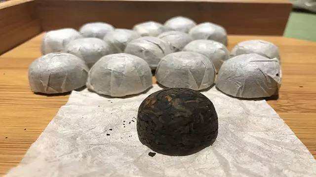 《老徐鉴茶》第三十二期：90年代末期下关迷你沱茶（熟茶）