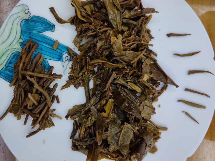 下关最新金鼎系列茶定位高定价低？2022藏汉合欢紧茶评测