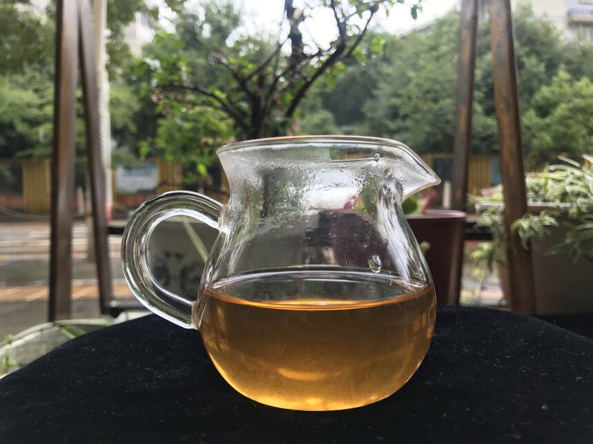 老徐鉴茶242：未标注任何信息的普洱生茶品鉴报告（广西茶友寄）