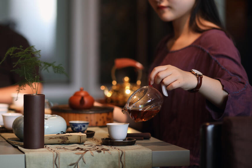 麻雀变凤凰：中期茶的二次品牌和二次拼配