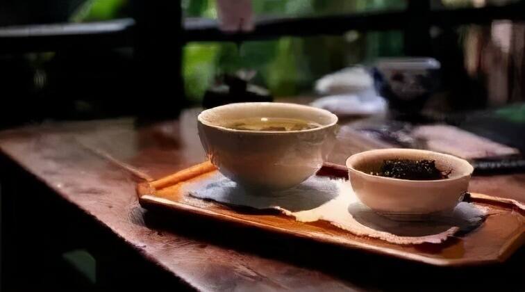 生活不易，来，吃杯茶