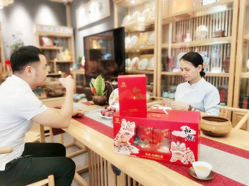 正丰茶业巡回品鉴｜和悦·易武古树红茶，红遍正丰门店