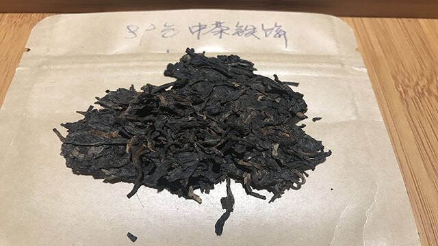 老徐鉴茶第56期：近30年中茶铁饼老茶，品鉴结果让佛山茶友伤透心