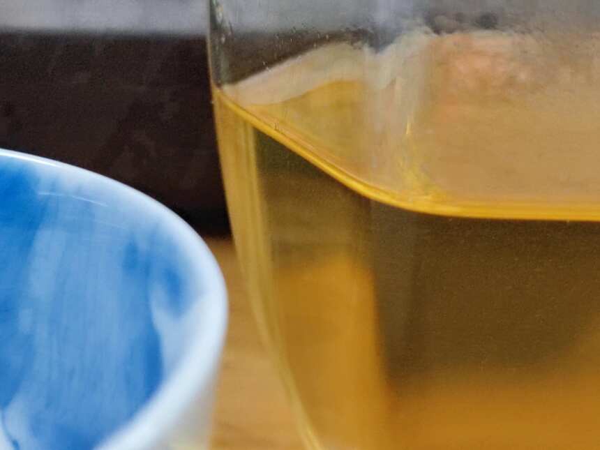 下关最新金鼎系列茶定位高定价低？2022藏汉合欢紧茶评测