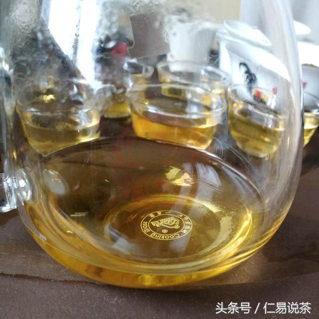 仁易说茶：对2017年老班章普洱茶生茶混采的补充以及32万一公斤的老班章茶王树到底什么味