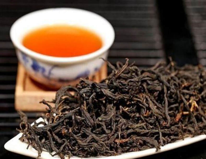 为什么「红茶」的汤色有红有黄？3大茶色素，出身相同，效果不同