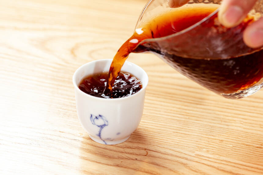 熟普，属于黑茶类，但并不是真的是黑茶