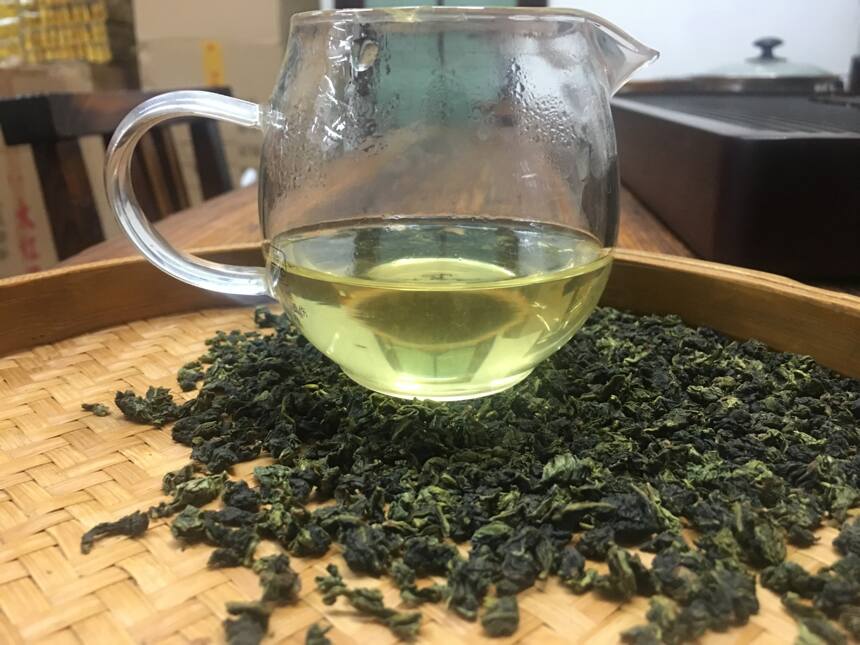 乌龙茶入口常带苦涩，为何很多茶人并不放心上，老茶人说出大实话